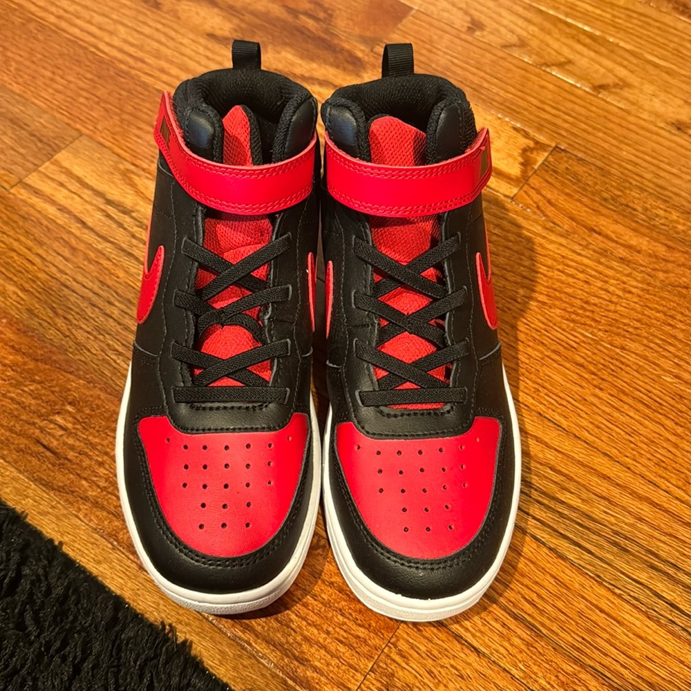 Nike boys sneakers size 3Y